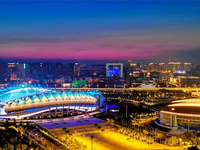 Iluminação temática nos 7º Jogos Mundiais Militares do CISM em Wuhan